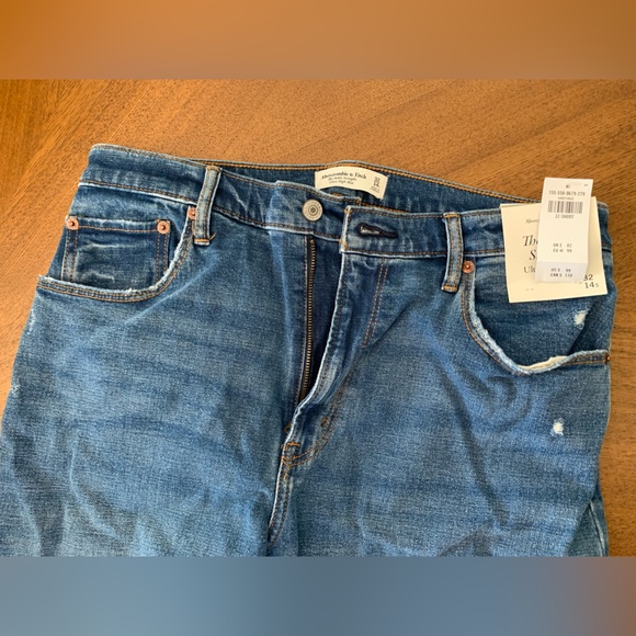 Abercrombie & Fitch Women's Ultra High Rise Ankle Straight Jean - Picture 6 of 7